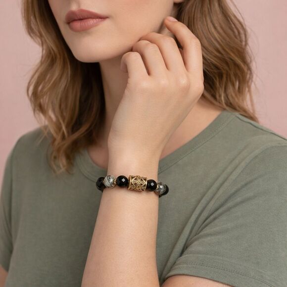 Black Banded Faceted Agate Bracelet 10mm Vintage Gold Tone Handmade OOAK - Picture 2 of 8